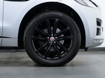 Jaguar F Pace